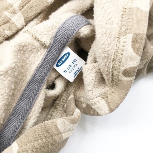 Old Navy tan camouflage print big boys hoodie - Picture 3 of 4